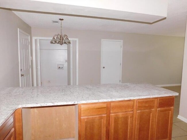 Building Photo - 3367 Kenie Ave