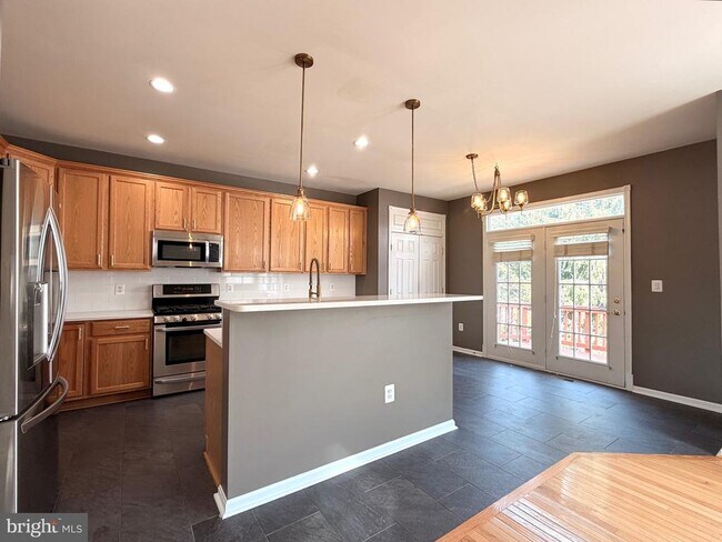 Building Photo - 43086 Shadow Terrace