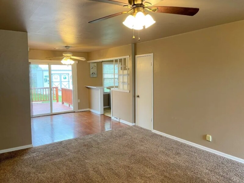 Building Photo - 1205 E Rose Dr