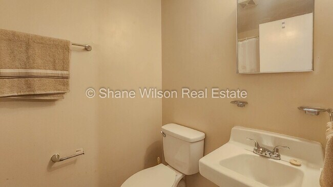 Building Photo - "Cozy Retreat in Chattanooga!"