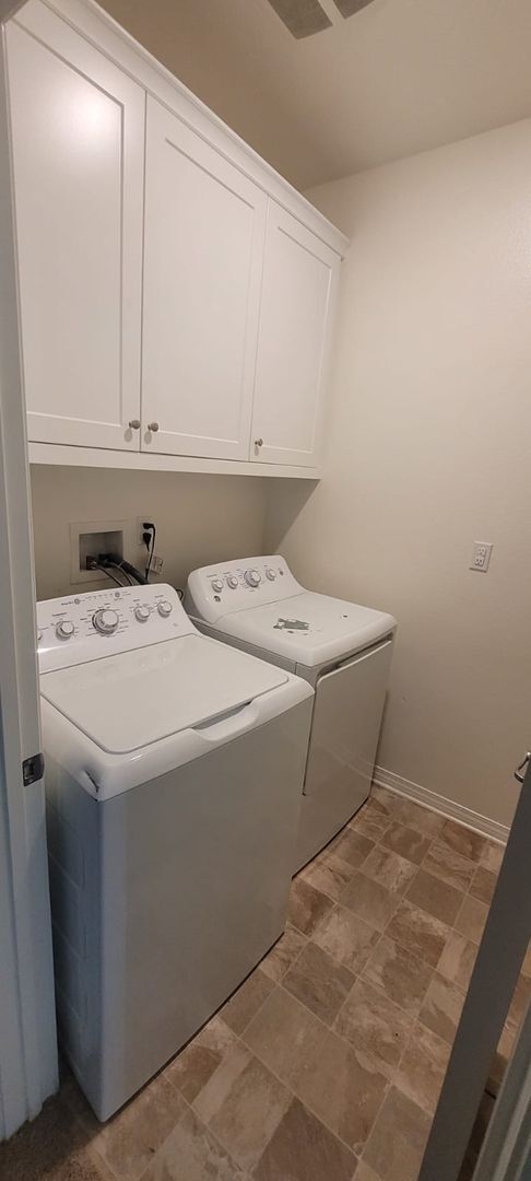 Building Photo - Beautiful condo in Eastvale