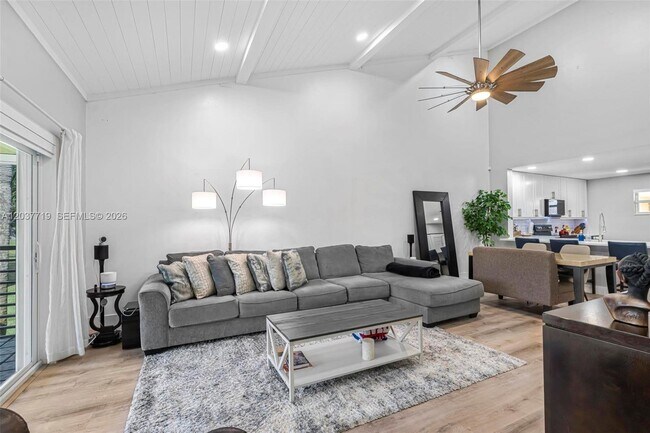 Building Photo - 8770 Azalea Ct