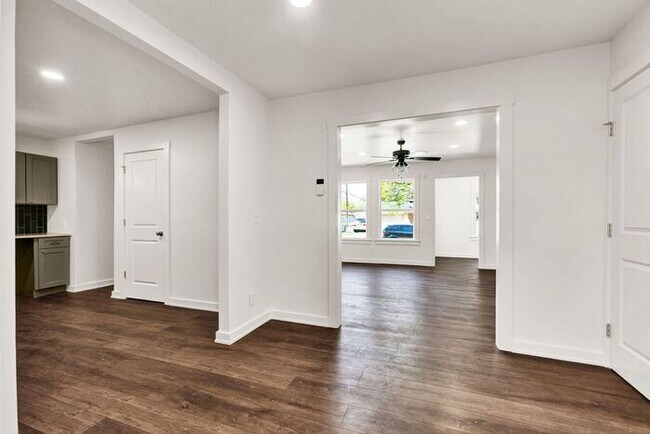 Building Photo - Stunning 3-Bedroom Home with Modern Upgrades in Tulsa