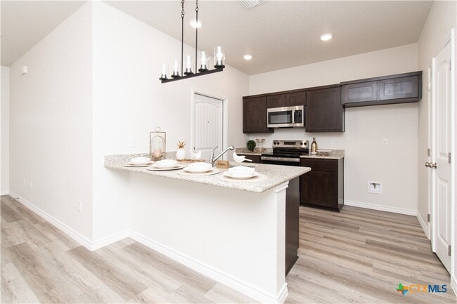 Building Photo - 121 Leon Ln