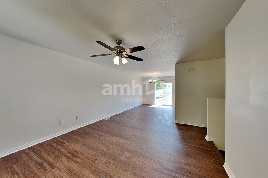 Building Photo - 4384 Maple Dr