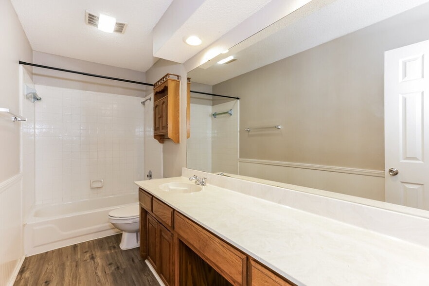 Building Photo - 724 Nicole Dr