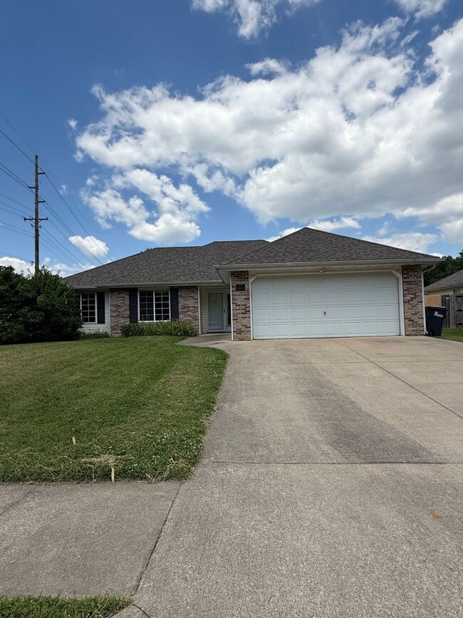 Primary Photo - 3 bed 2 bath Home with fenced in backyard