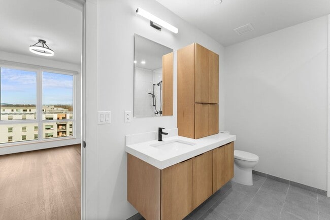 Building Photo - Upscale 1BR Apt in Burlington - 5th Floor ...