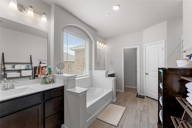 Building Photo - 1226 Tilia Crk Ln