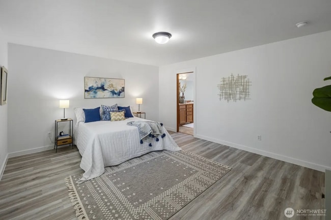 Building Photo - 4 Bed + Bonus Room, 2.5 Bath Home in Coyot...