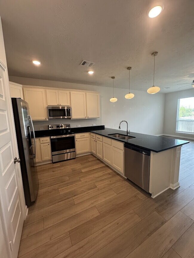 Building Photo - 1340 Kingsgate Dr
