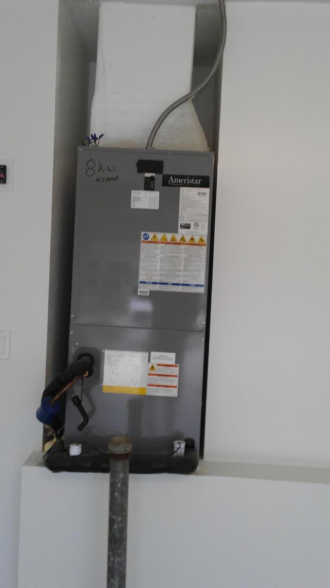 Building Photo - 832 SW Duncan Terrace