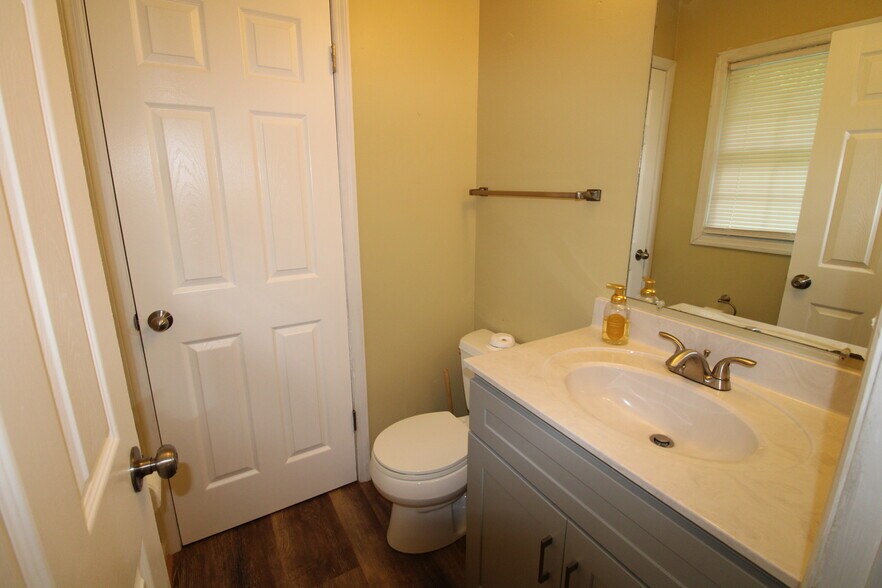 Building Photo - 12 King Arthur Pl