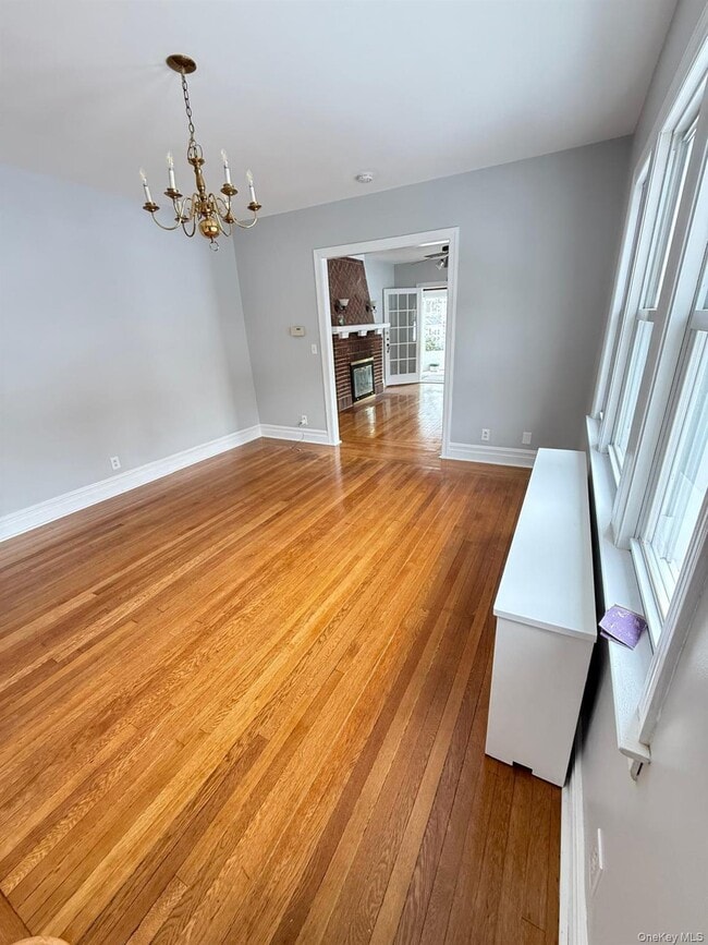 Building Photo - 7 Flower St