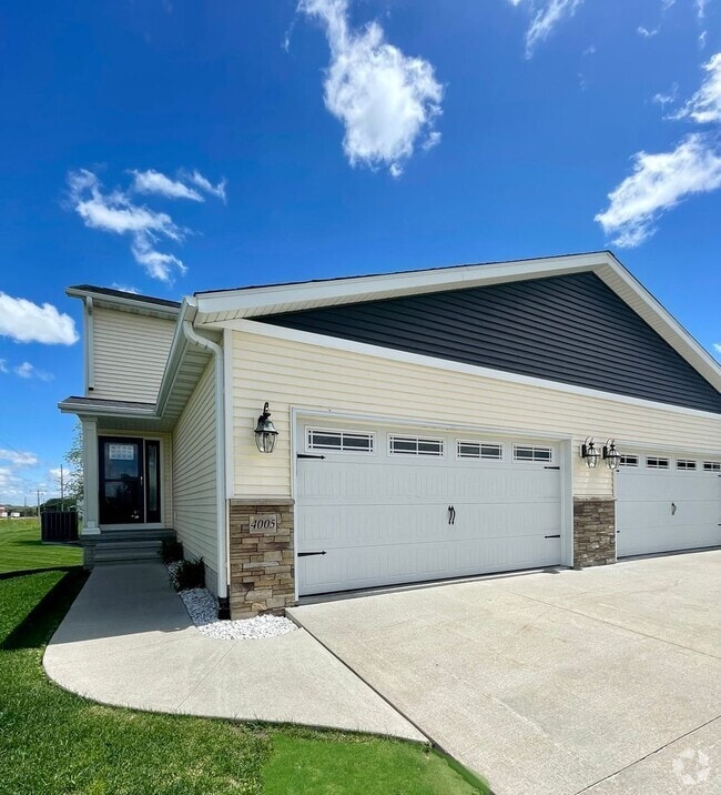Building Photo - 3bd 3ba condo for rent!