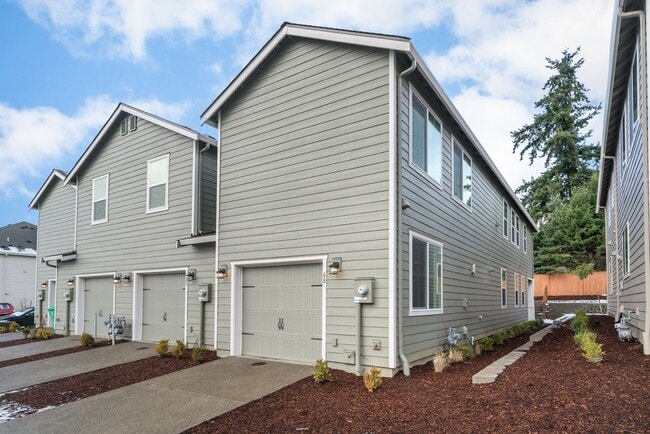 Building Photo - Super clean & spacious 4-bdrm/3-bath townhome in NE—Attached garage, great location