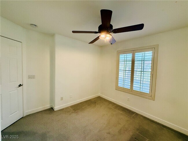 Building Photo - 777 Valley Rise Dr