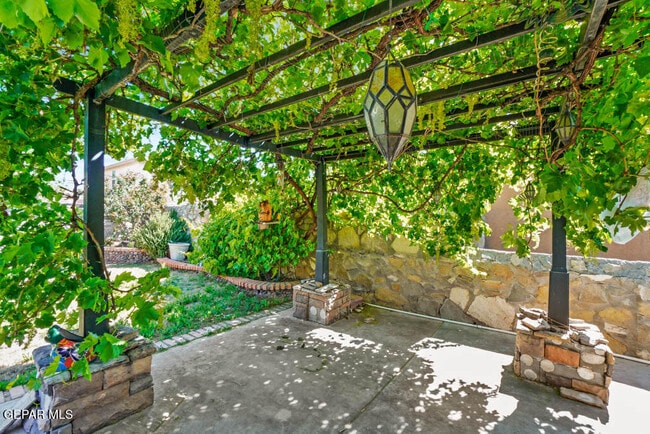 Building Photo - 14041 Sandy Rock Dr