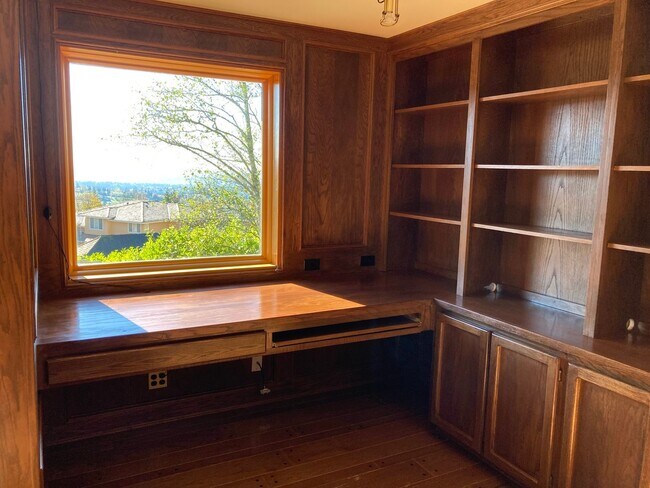 Building Photo - 3bd/3.5ba in Summit Executive Neighborhood