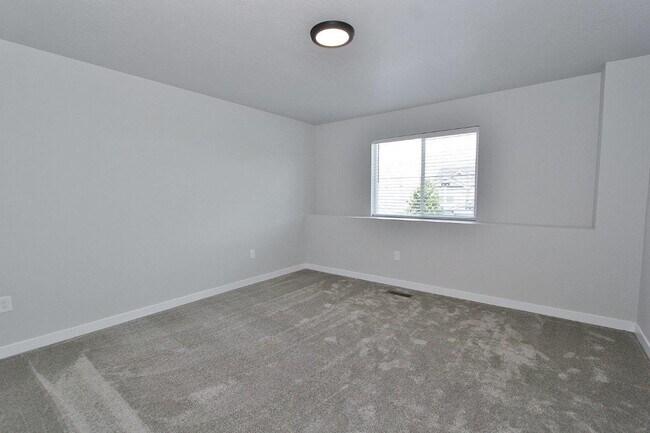 Building Photo - Clean Home in Quiet Neighborhood