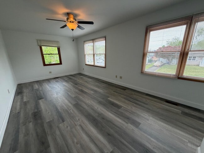 Building Photo - 122 Glen Ave