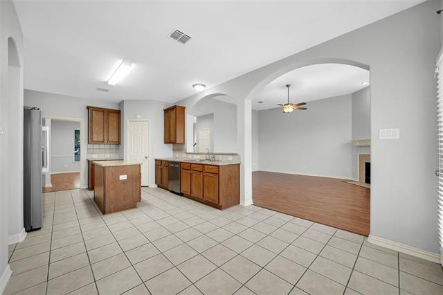 Building Photo - 208 Del Cano Dr