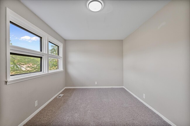 Building Photo - 4241 Tee Jay Dr NW