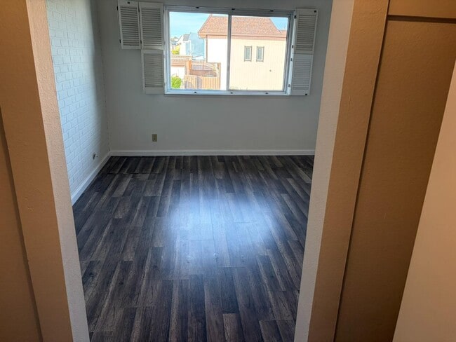 Building Photo - 2419 Greendale Dr