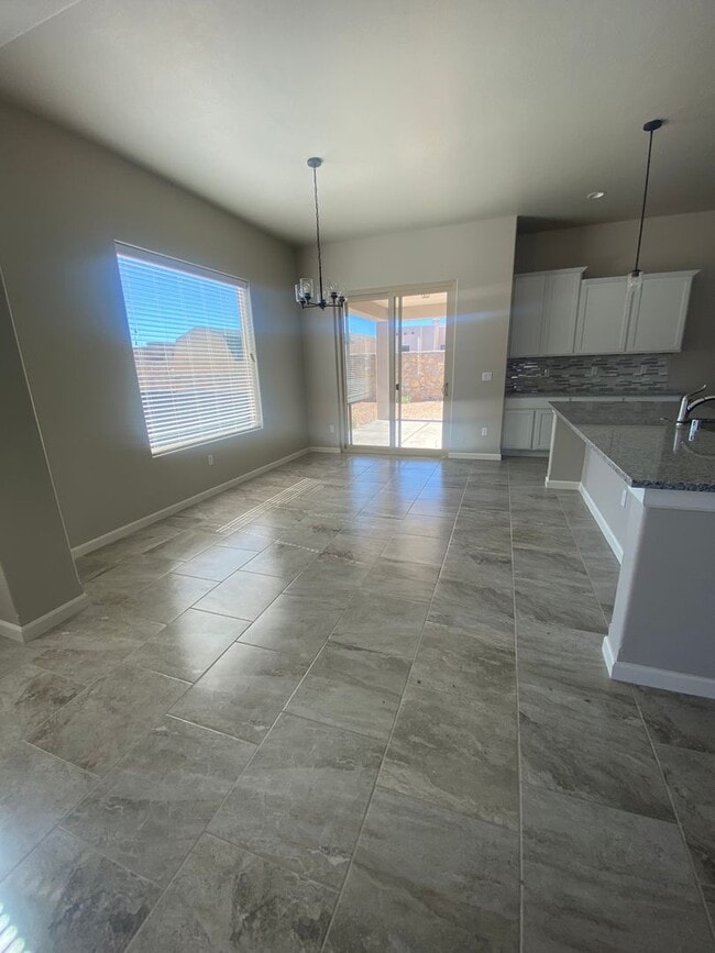 Building Photo - Newer 3 Bedroom+ Office Near Red Hawk Golf...