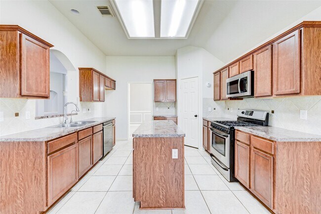 Building Photo - 25910 Oakridge Forest Ln