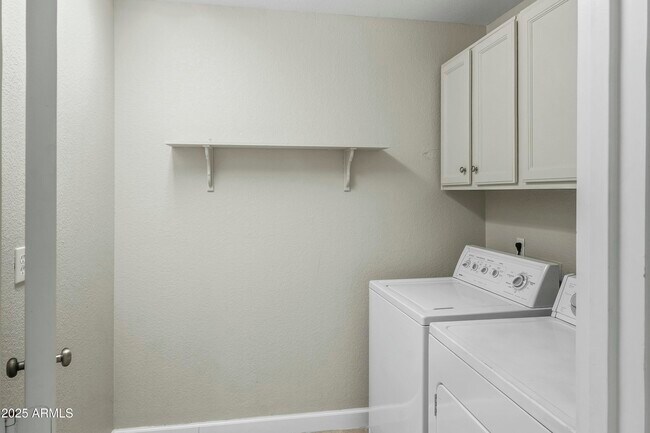 Building Photo - 6920 W Via Montoya Dr