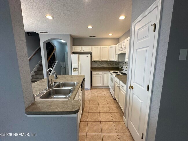 Building Photo - 1827 Lago Del Sur Drive