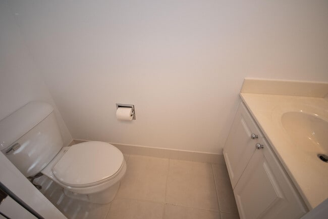 Building Photo - 327 Salinas Dr
