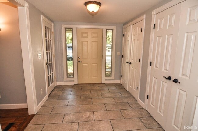 Building Photo - 721 Princess Dr