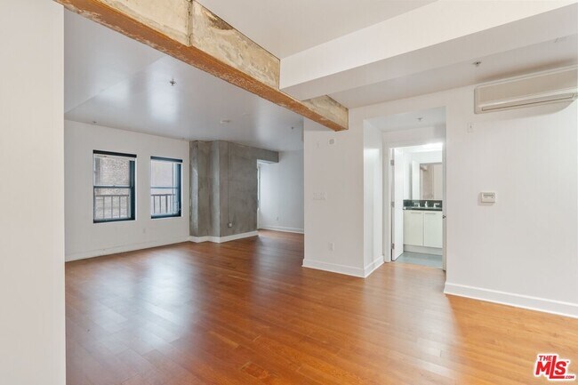 Building Photo - 416 S Spring St