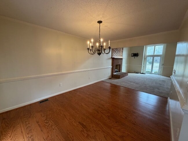 Building Photo - Elon