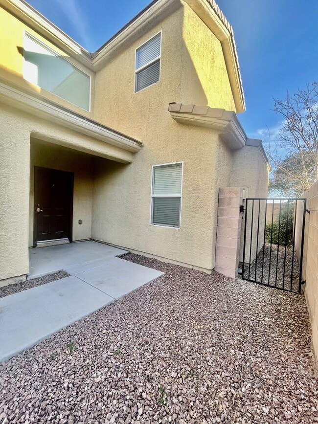 Building Photo - SPACIOUS 3 BEDROOM + LOFT | SILVERSTONE RANCH | GILCREASE ORCHARD VIEWS