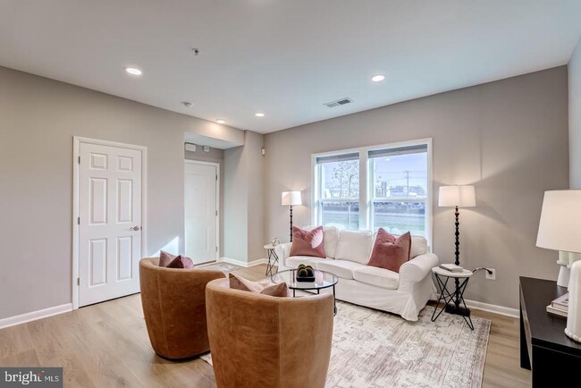 Building Photo - 44848 Tiverton Sq