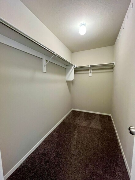 Building Photo - 1751 Forest Dr