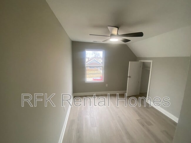 Building Photo - 2224 Langley Ave