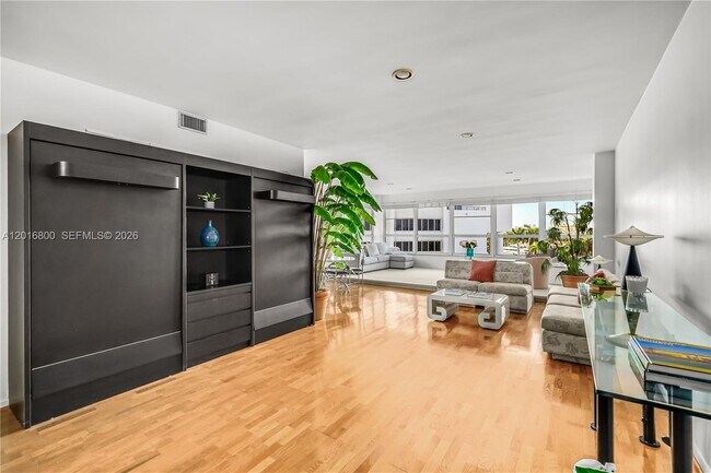 Building Photo - 4925 Collins Ave
