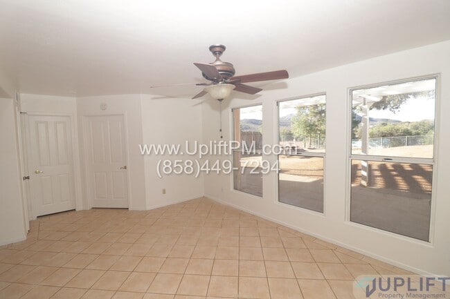 Building Photo - 4 Bedroom 2.5 Bath in San Diego Country Es...