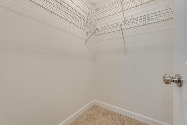 Building Photo - 303 Westlake Ct