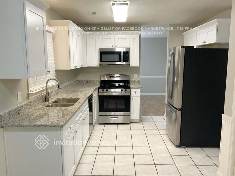 Building Photo - 330 Brooke Wood Dr