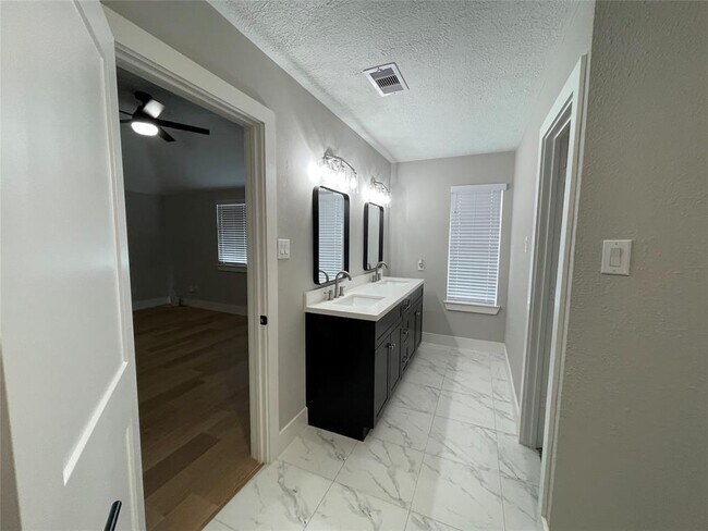 Building Photo - 709 Regency Ct