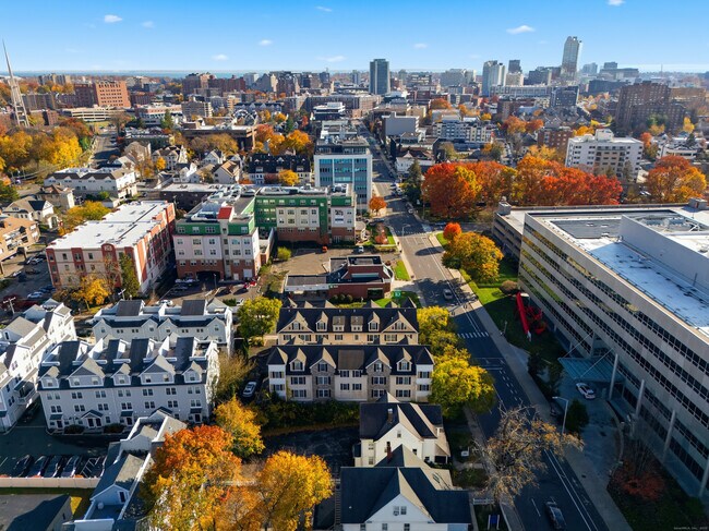 Building Photo - 1707 Summer St