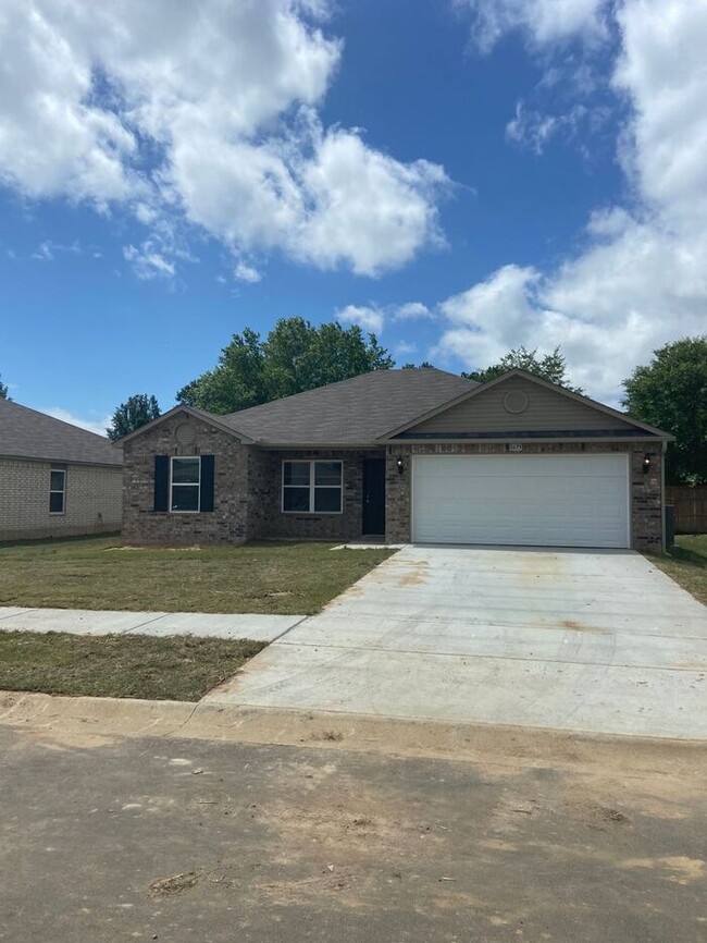 Building Photo - Three Bedroom | Two Bath Home in Conrad Court