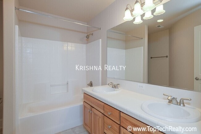 Building Photo - 12750 NW Alsace Ln