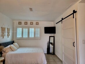 Building Photo - 3405 W Lake Pl