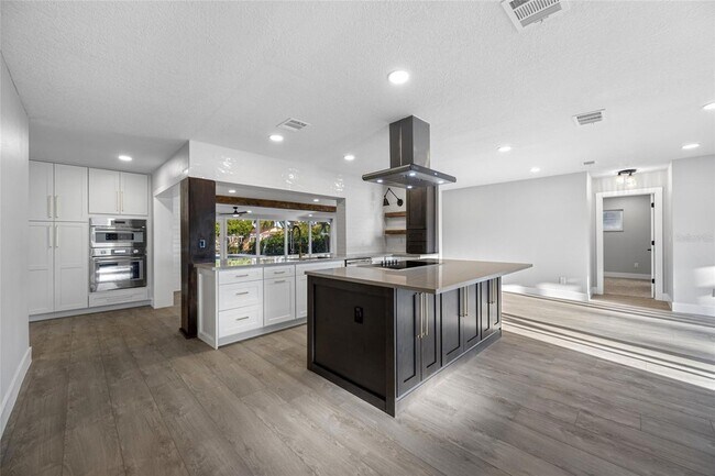 Building Photo - 1029 Bal Harbour Dr